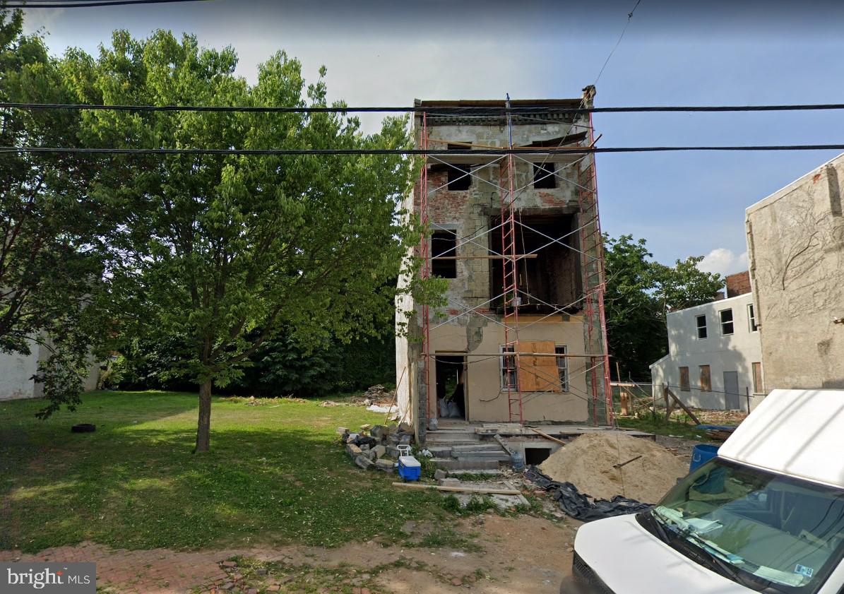 4047 W Girard Ave Property Photo 1