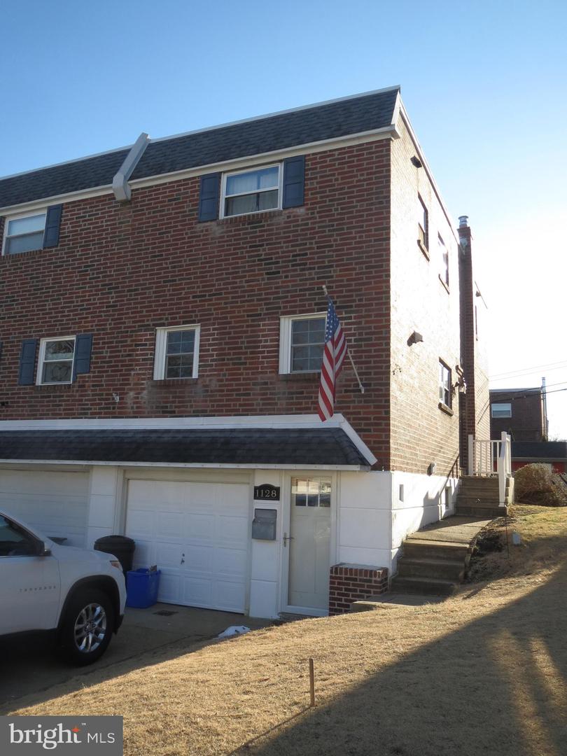 1128 Tabor Ter Property Photo