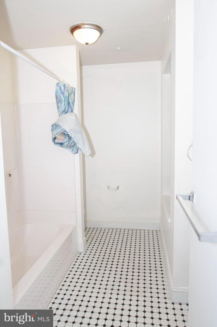 2044 N 18th St #b Property Photo 9