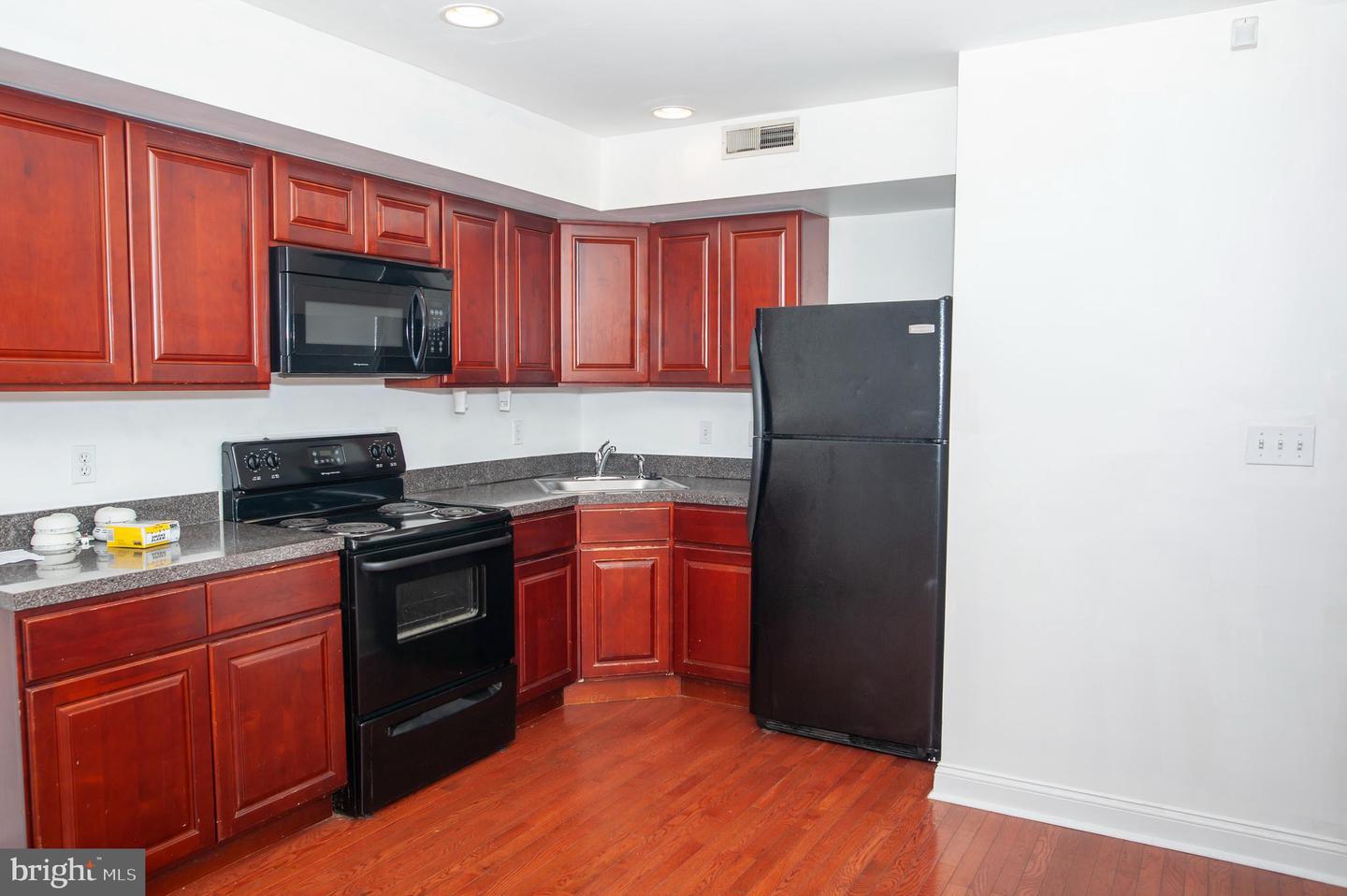 2044 N 18th St #b Property Photo 13