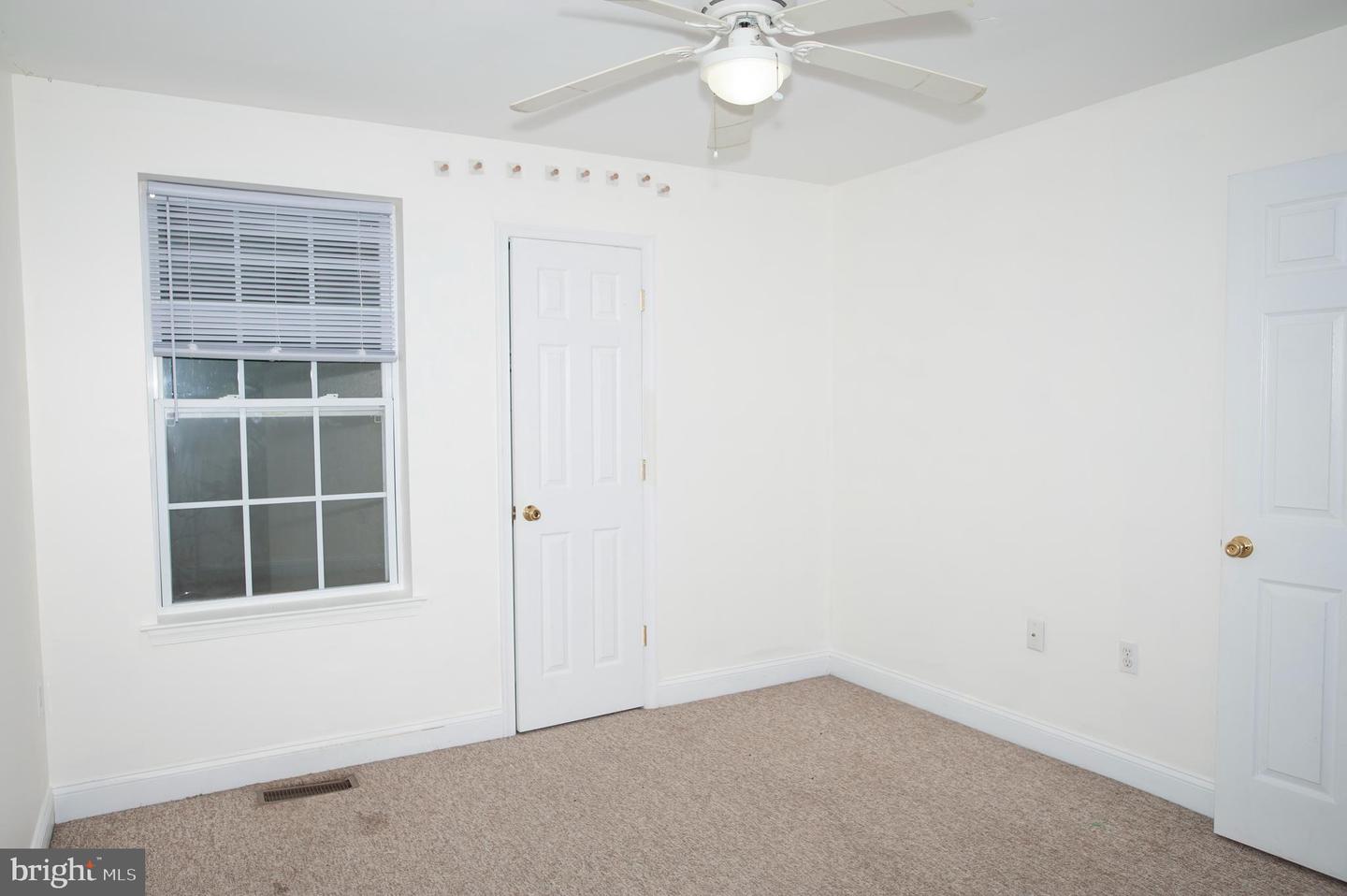 2044 N 18th St #b Property Photo 23