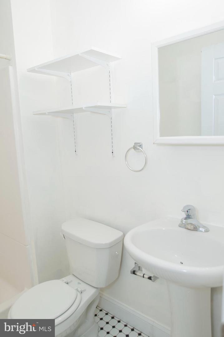2044 N 18th St #b Property Photo 25
