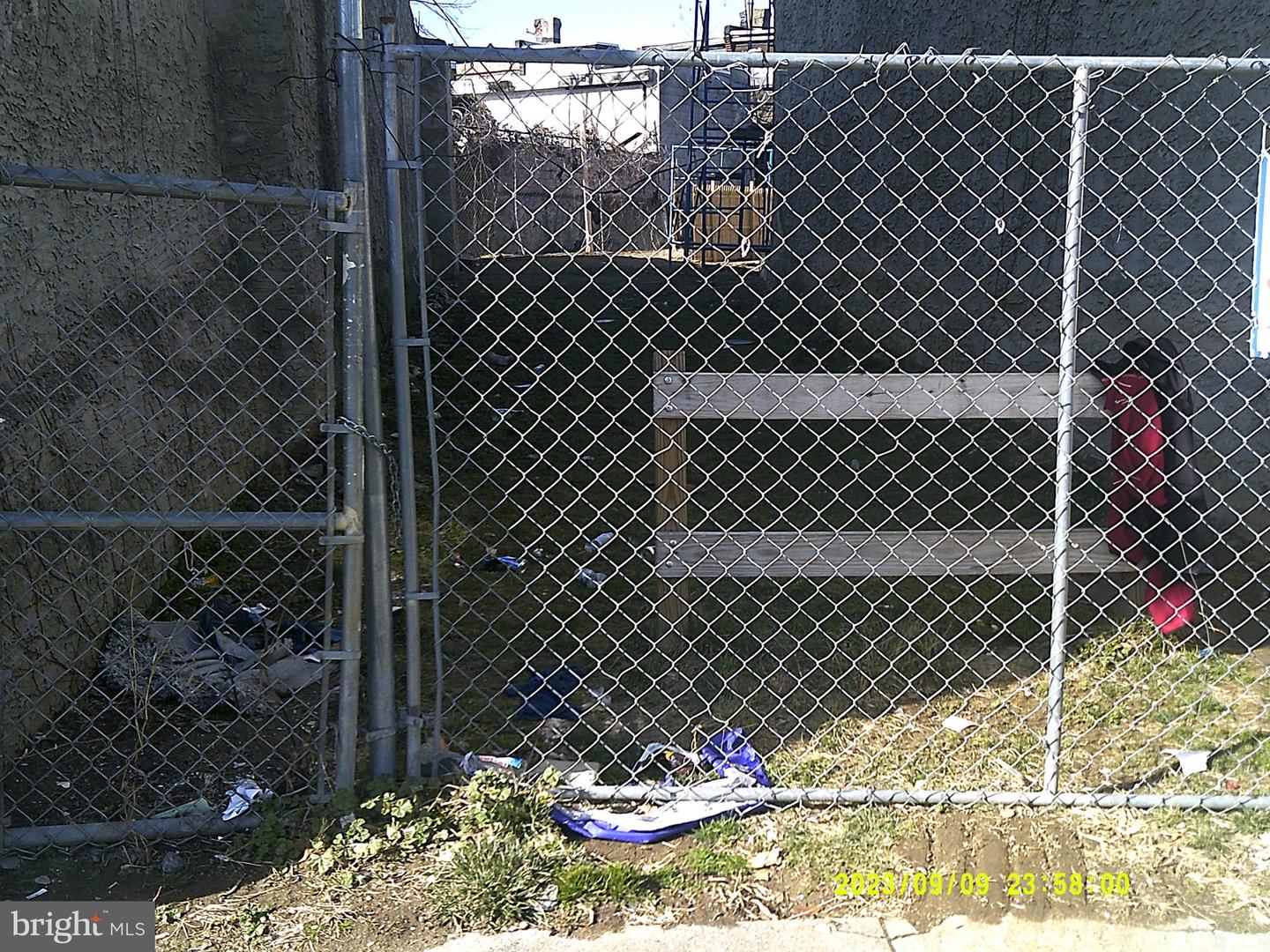 1121 RISING SUN AVE