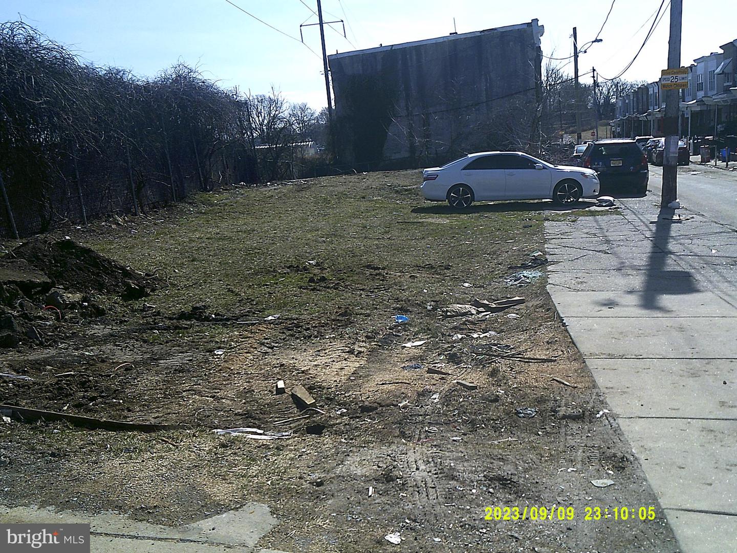638 W ROCKLAND ST Property Photo 1