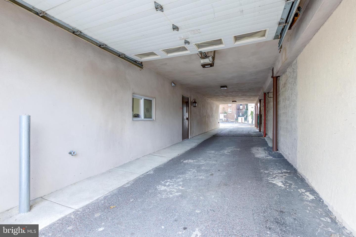 1026 Winter St Property Photo 4