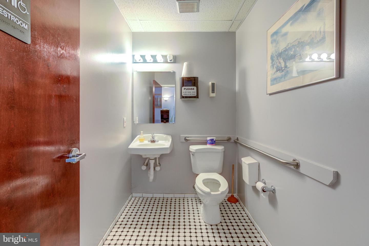 1026 Winter St Property Photo 26