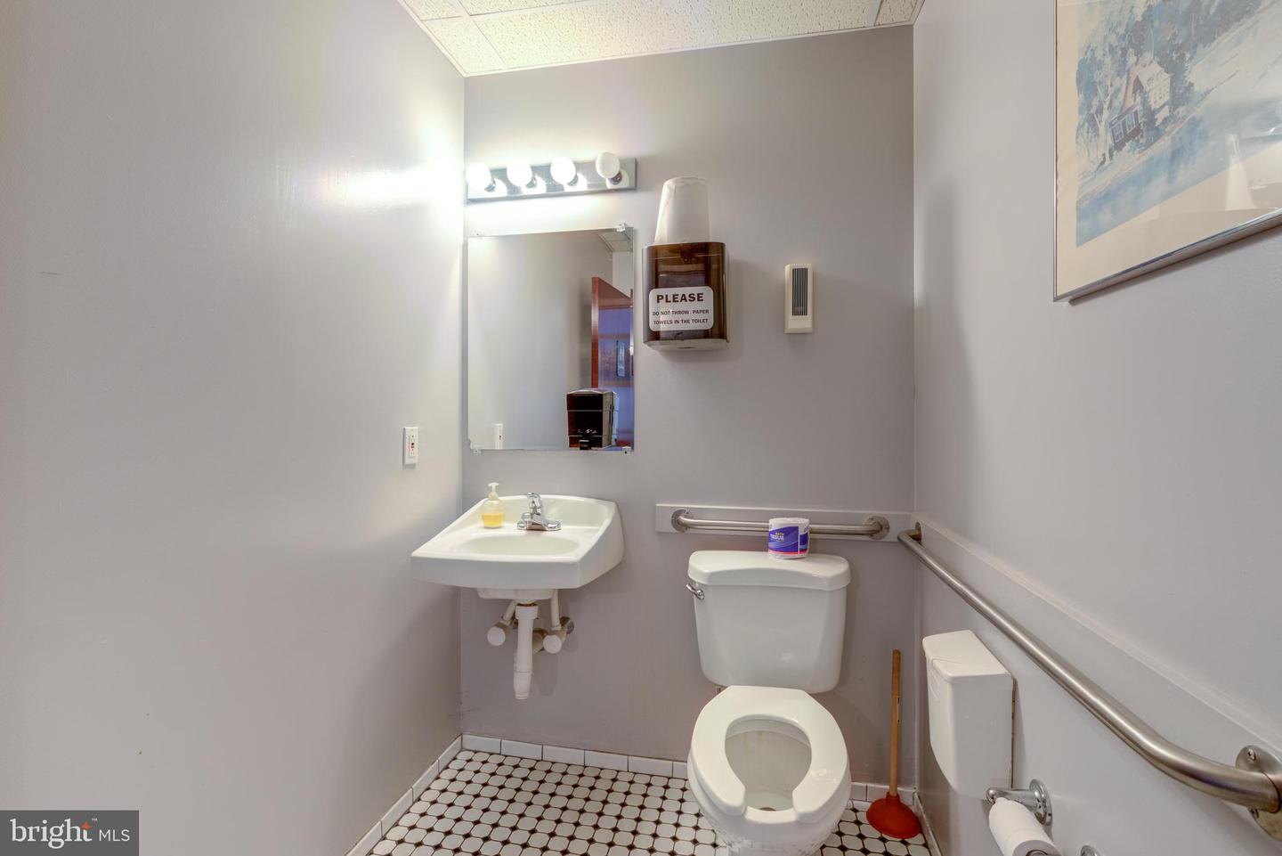 1026 Winter St Property Photo 27