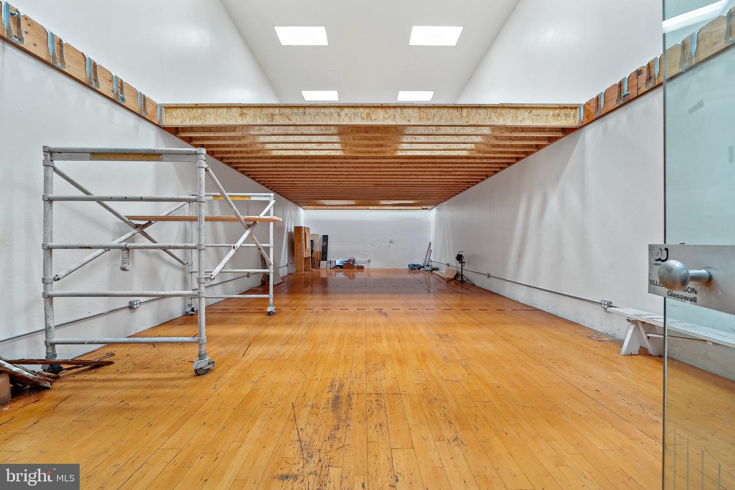 325-31 Bainbridge St Property Photo 24