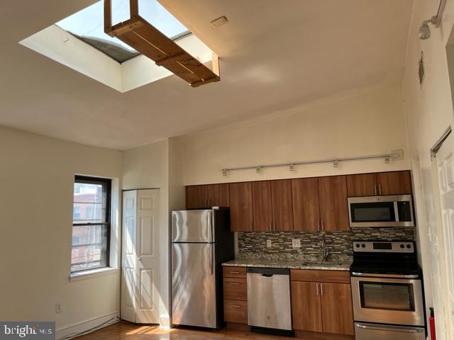 225 Green St Property Photo 6