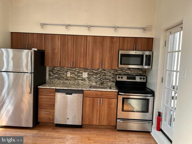 225 Green St Property Photo 7