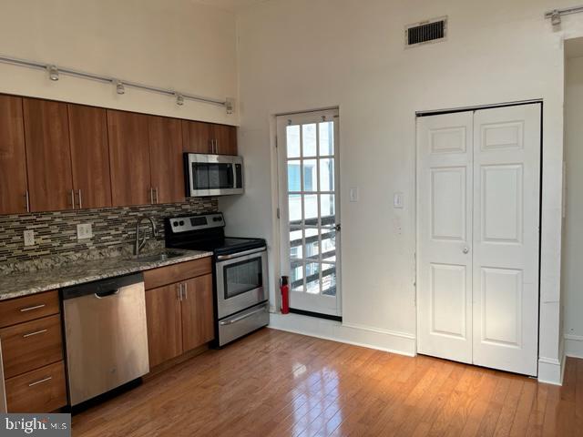225 Green St Property Photo 9