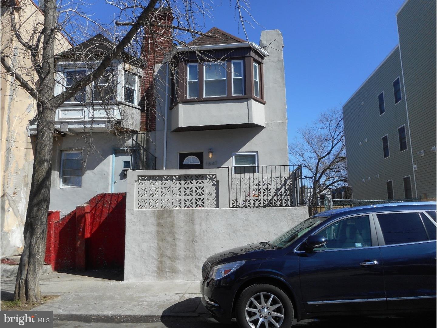1647 N MARSHALL ST Property Photo 1
