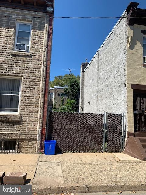 3140 N Stillman St Property Photo 1