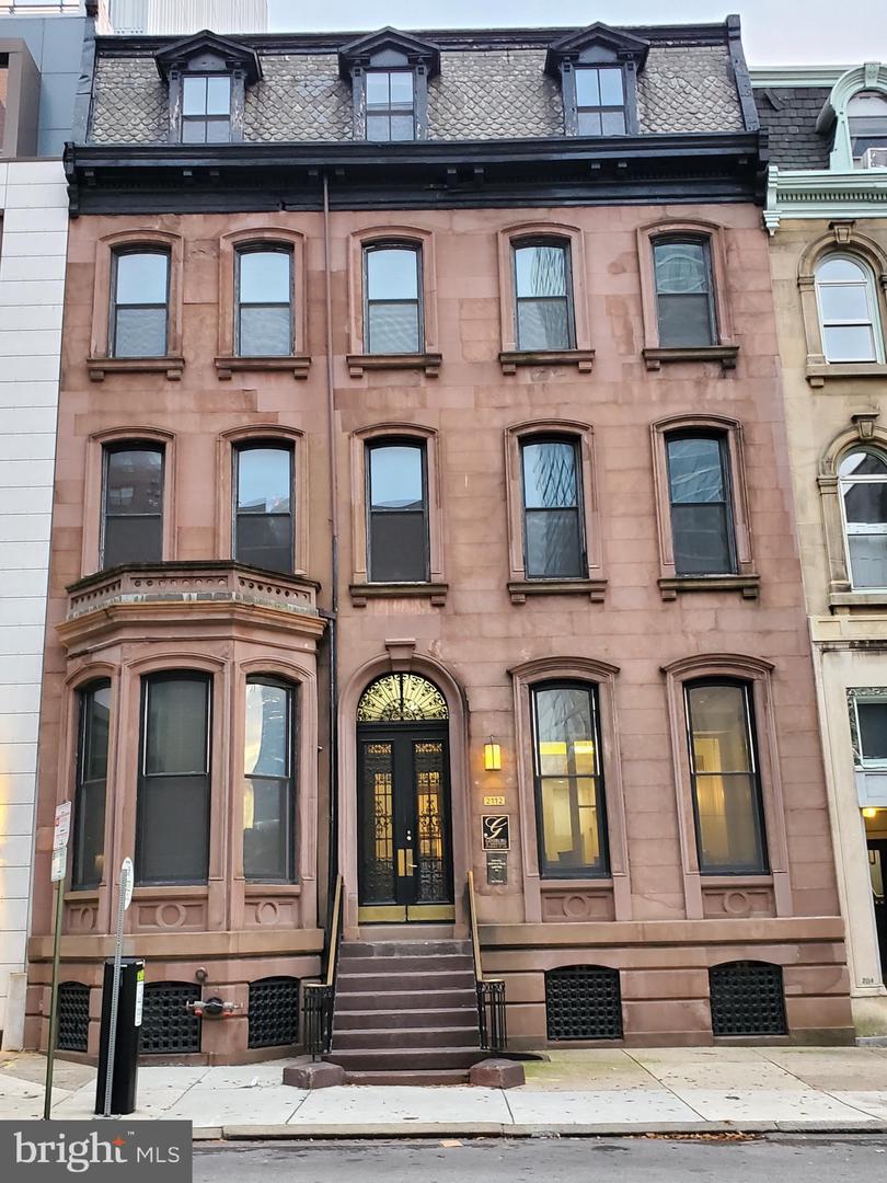 2112 WALNUT ST Property Photo 1