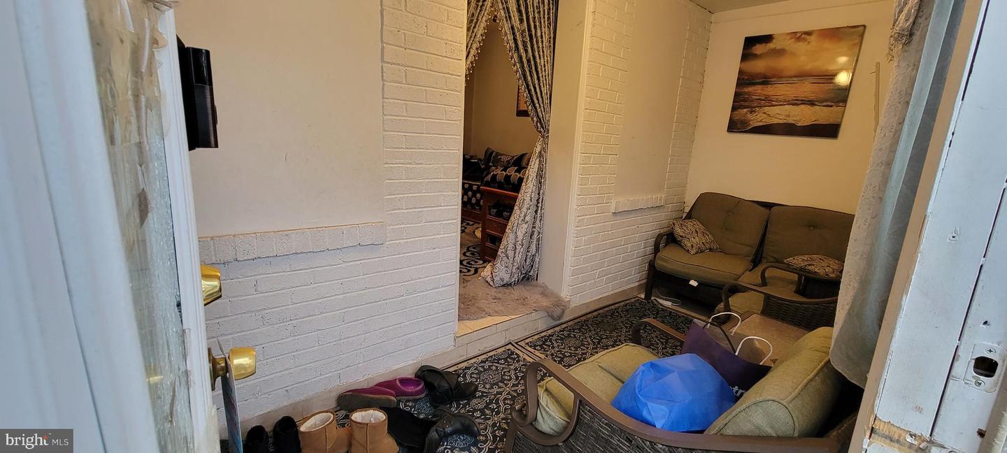 5211 Hawthorne St Property Photo 6