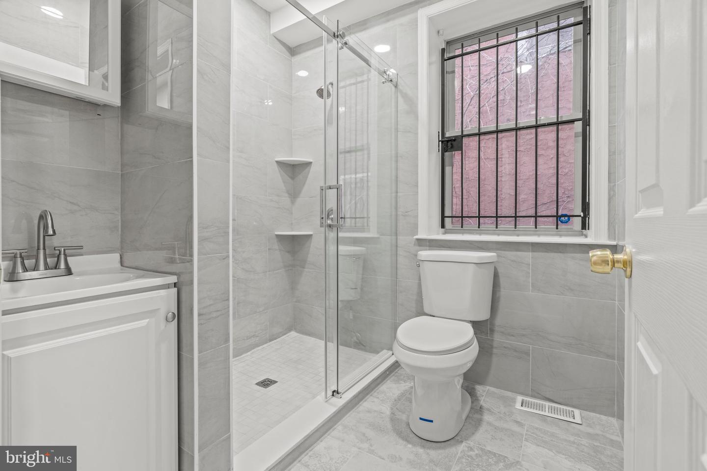 1433 W Norris St #a Property Photo 6
