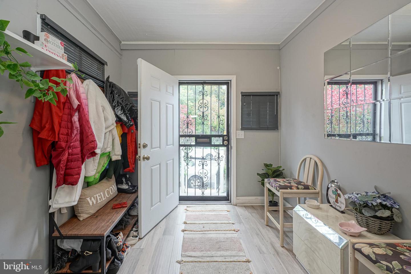 4822 Knox St Property Photo 4