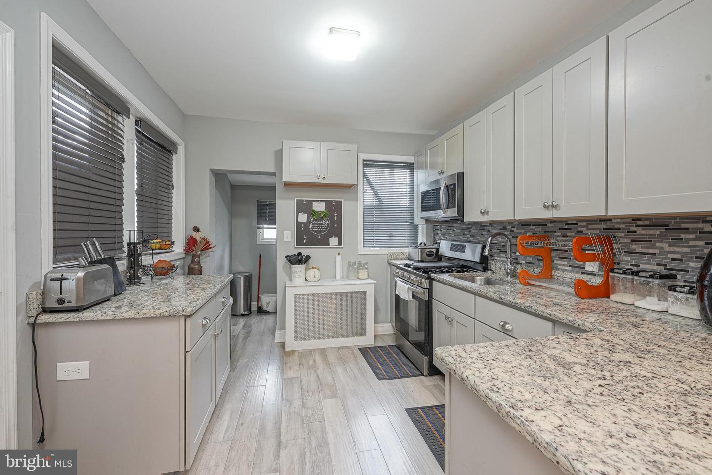4822 Knox St Property Photo 13