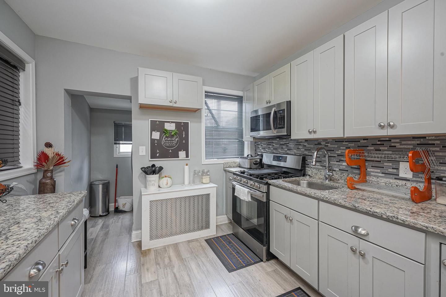 4822 Knox St Property Photo 15