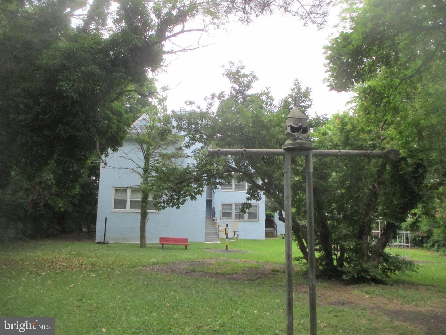 629-31 E Church Ln Property Photo 7