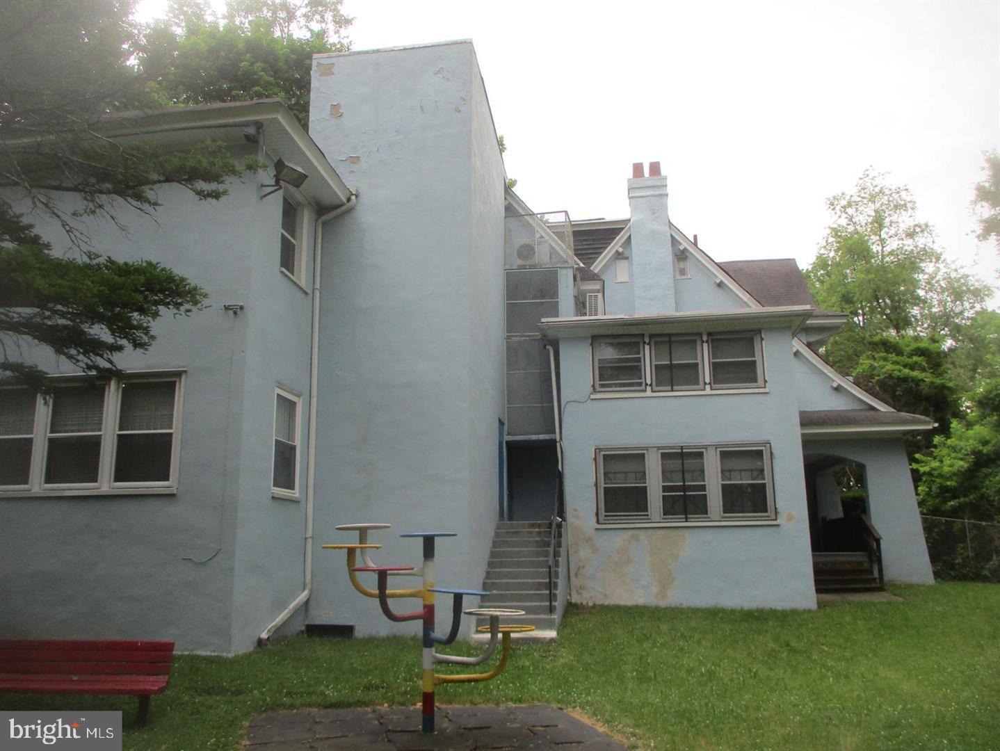 629-31 E Church Ln Property Photo 9