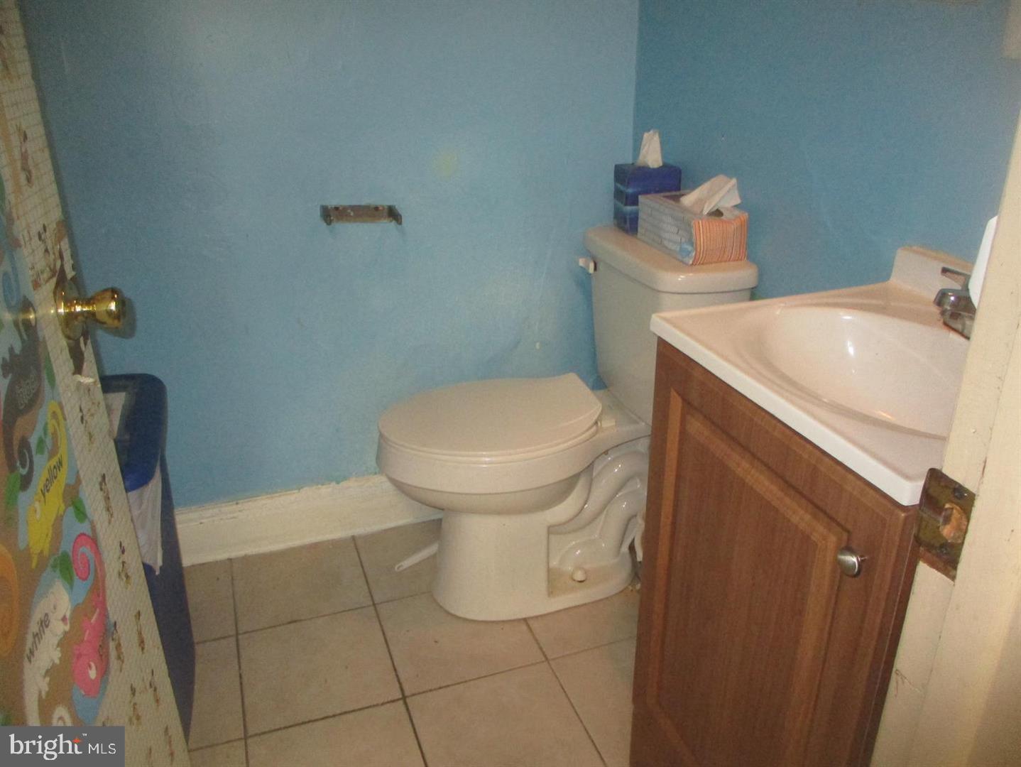 629-31 E Church Ln Property Photo 18