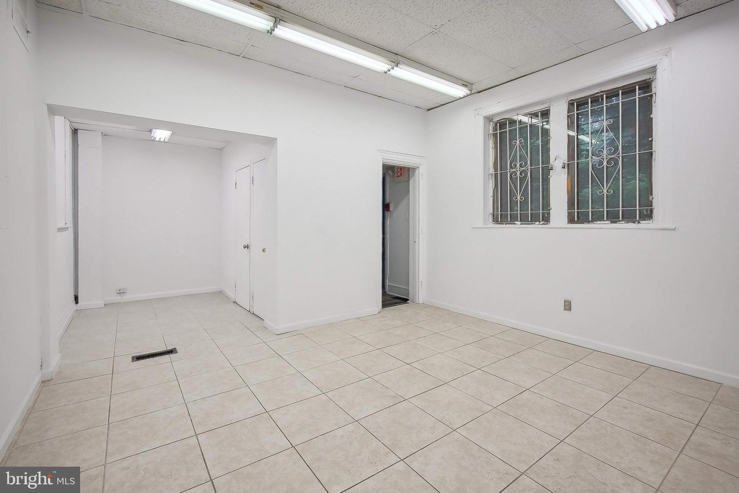 629-31 E Church Ln Property Photo 37