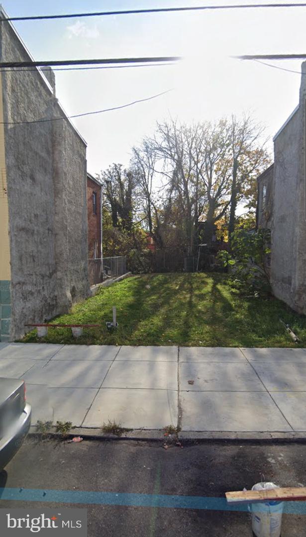 2040 W Glenwood Ave Property Photo 1