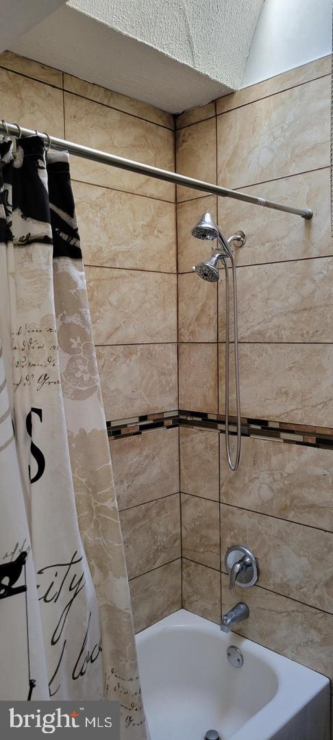6324 N Gratz St Property Photo 4