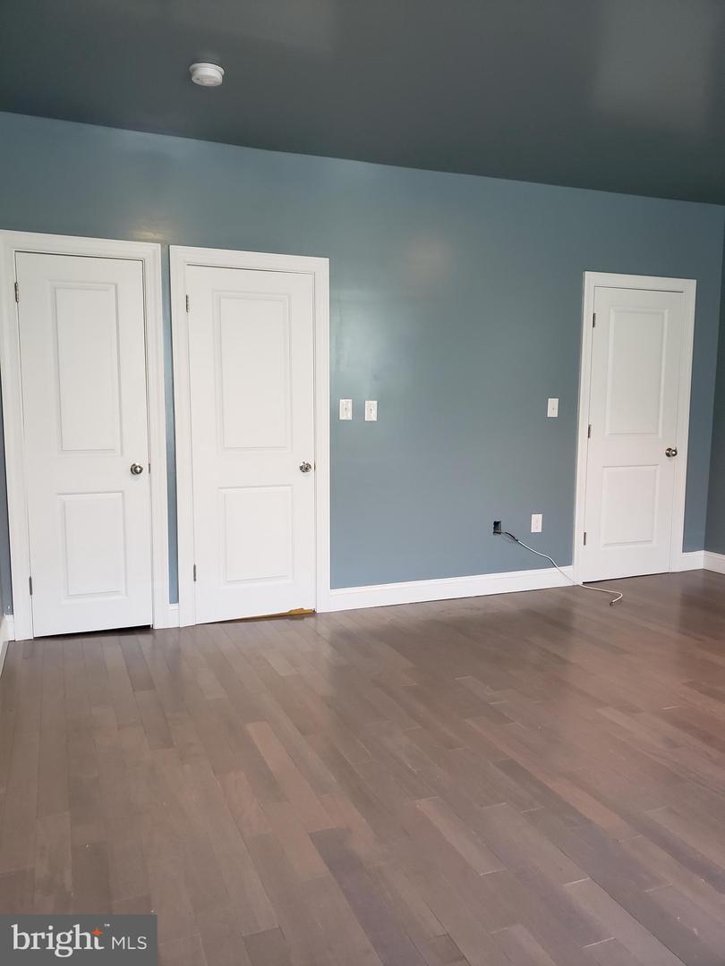 2050 E Cambria St Property Photo 14