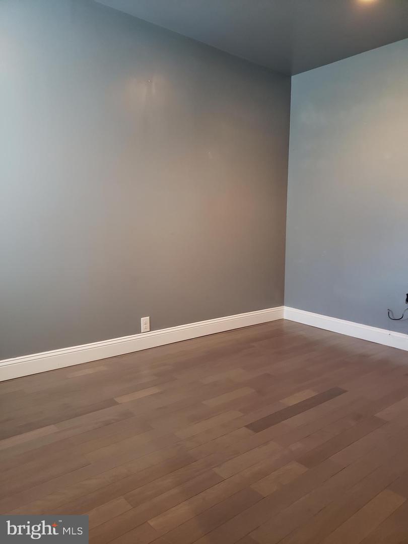 2050 E Cambria St Property Photo 15