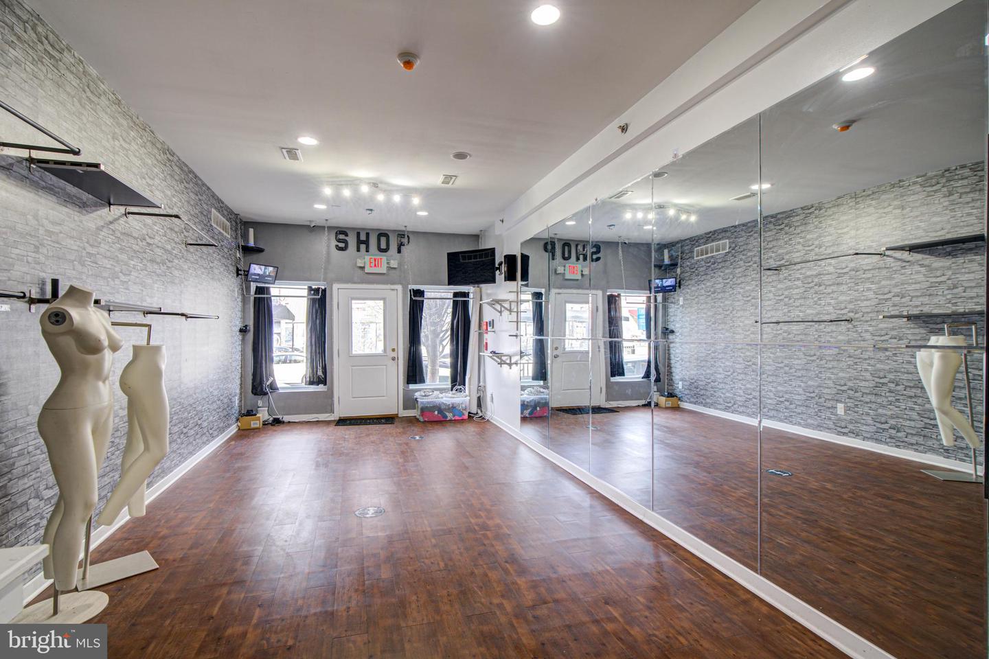 2568 Frankford Ave Property Photo 1