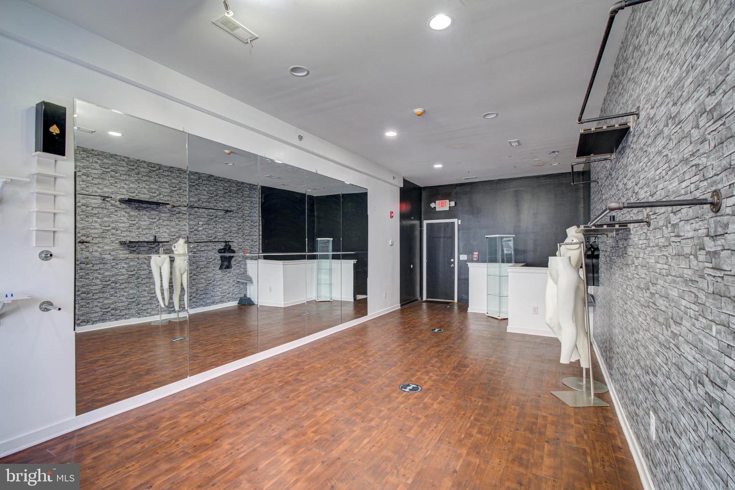 2568 Frankford Ave Property Photo 2
