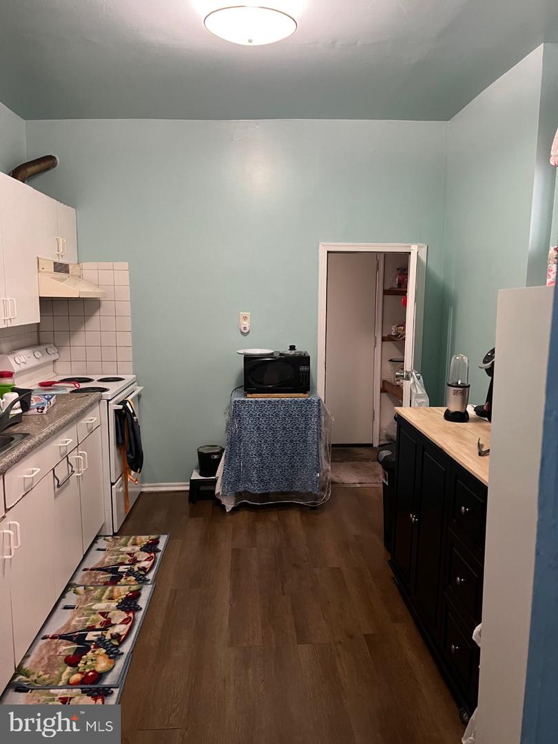 5318 Penn St Property Photo 5