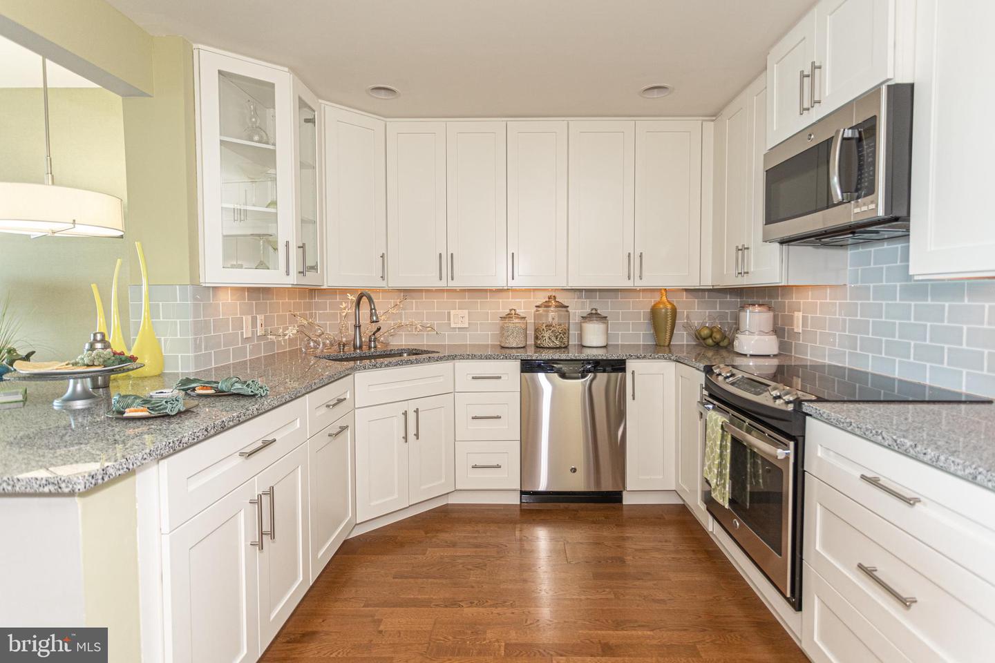 717 S Columbus Blvd #1113 Property Photo 3