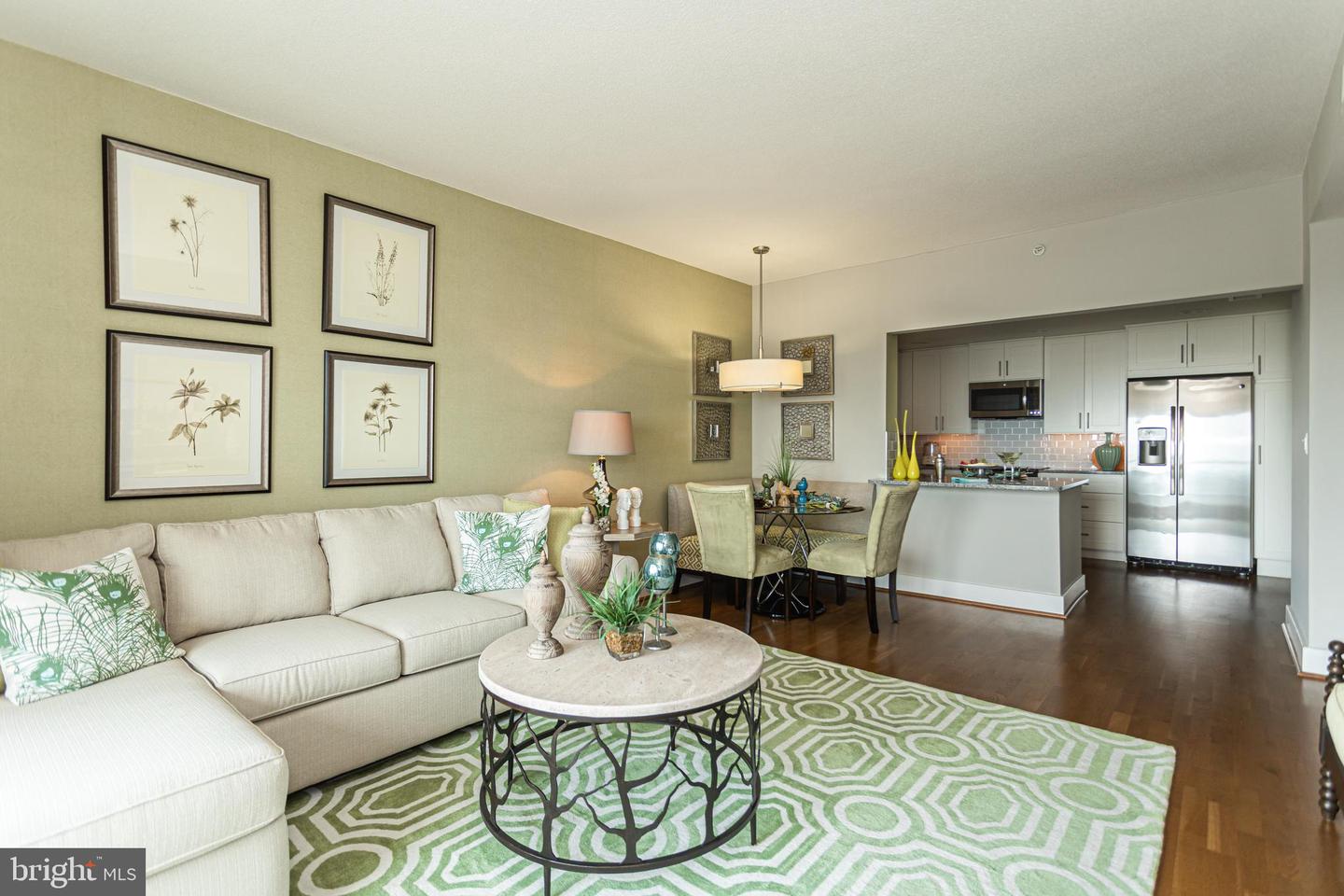 717 S Columbus Blvd #1113 Property Photo 6