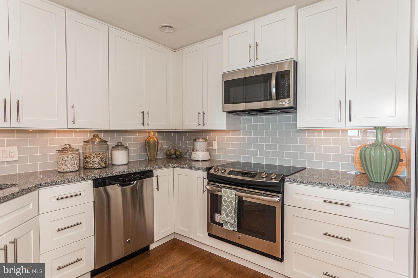 717 S Columbus Blvd #1113 Property Photo 8