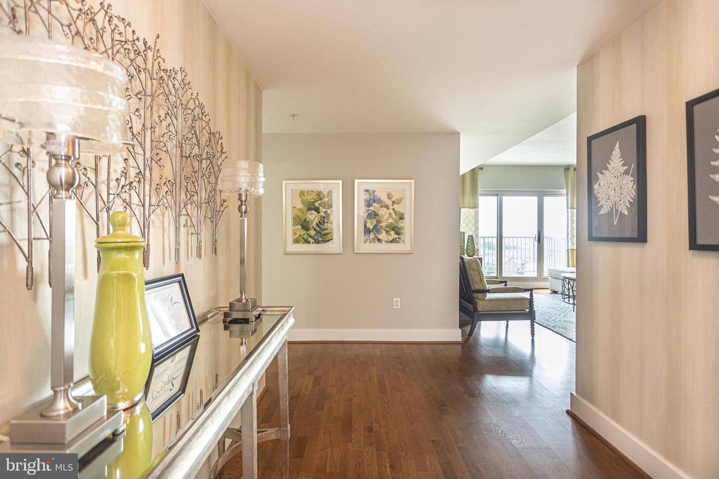 717 S Columbus Blvd #1113 Property Photo 12