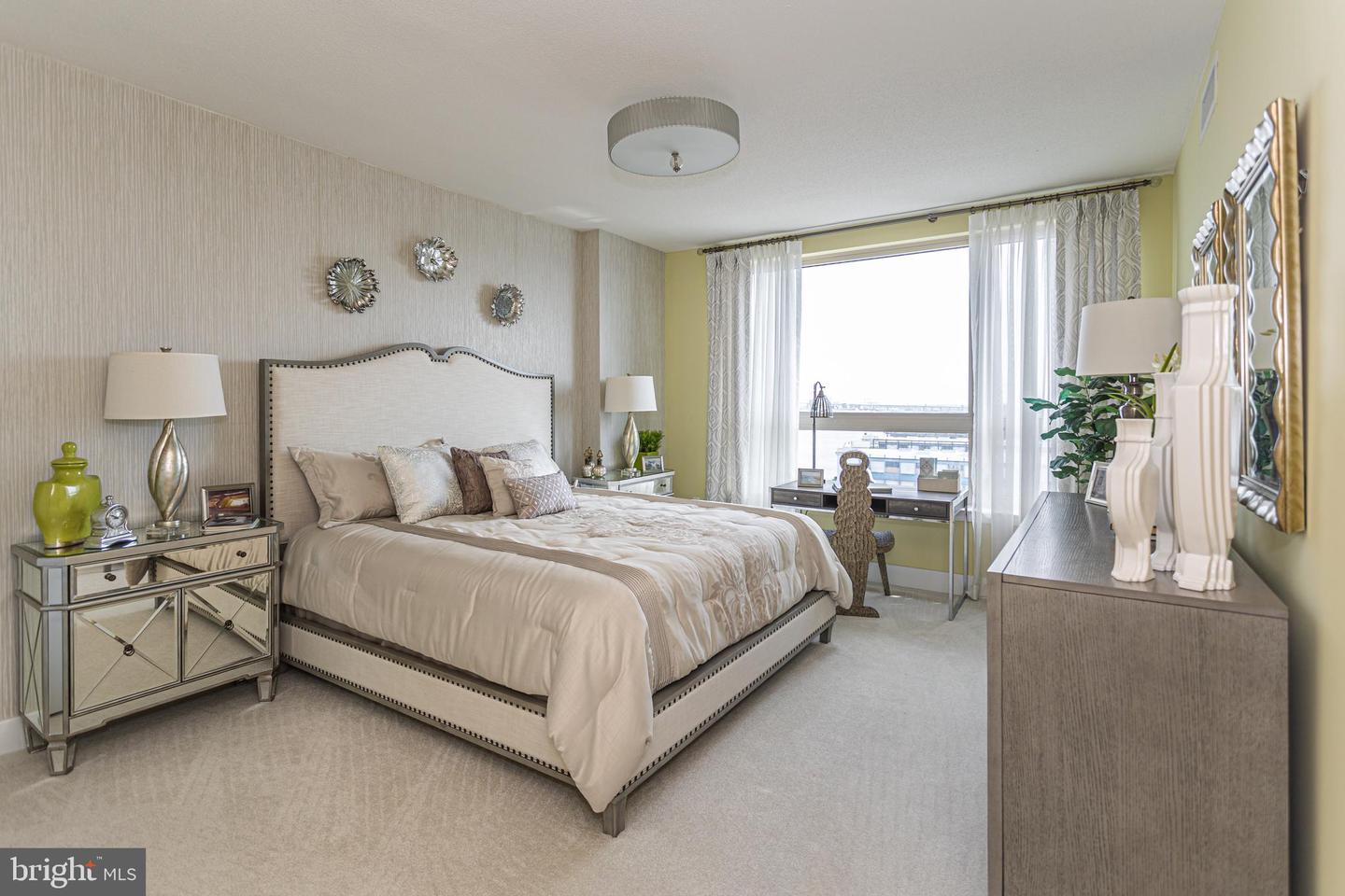 717 S Columbus Blvd #1113 Property Photo 16