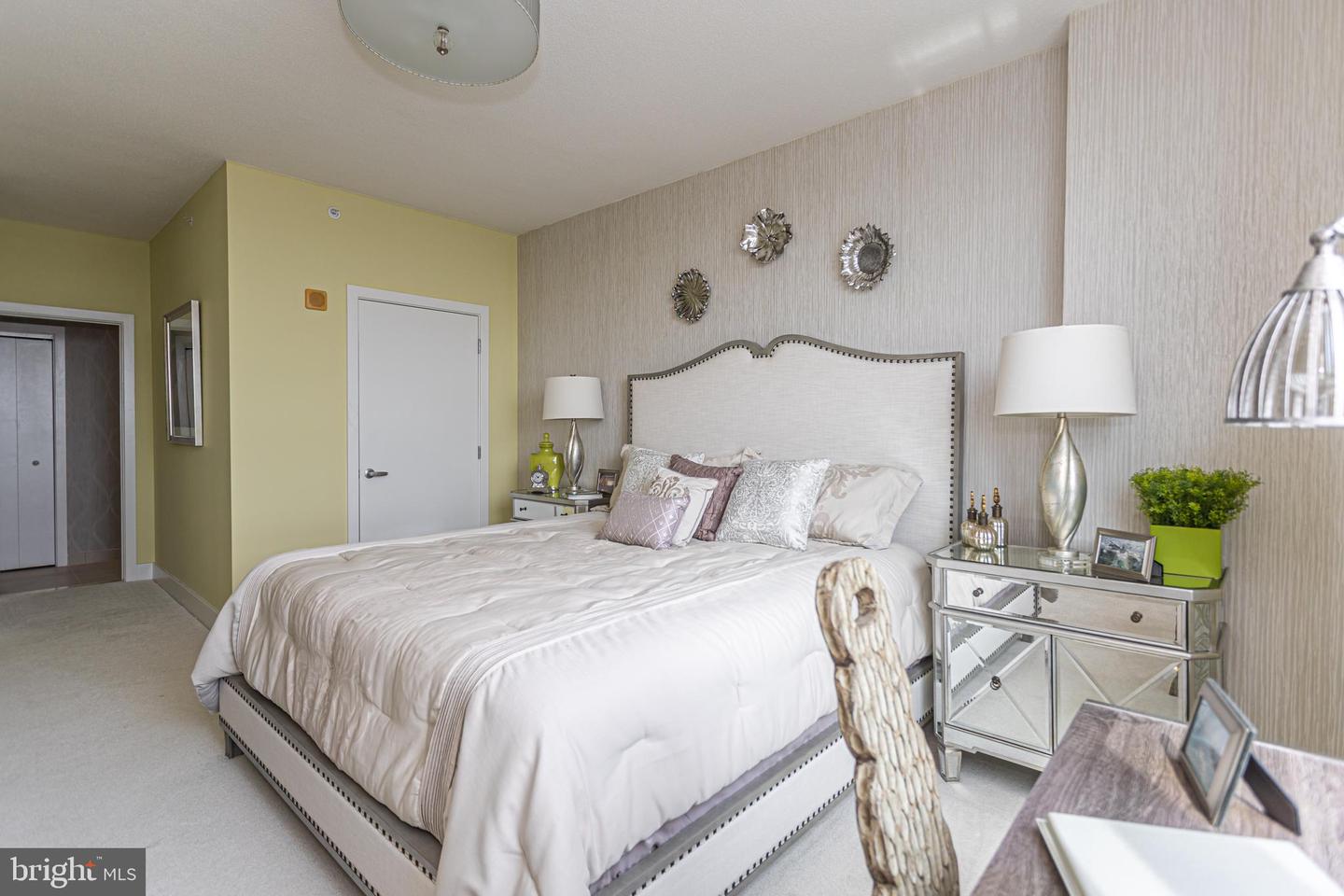 717 S Columbus Blvd #1113 Property Photo 17
