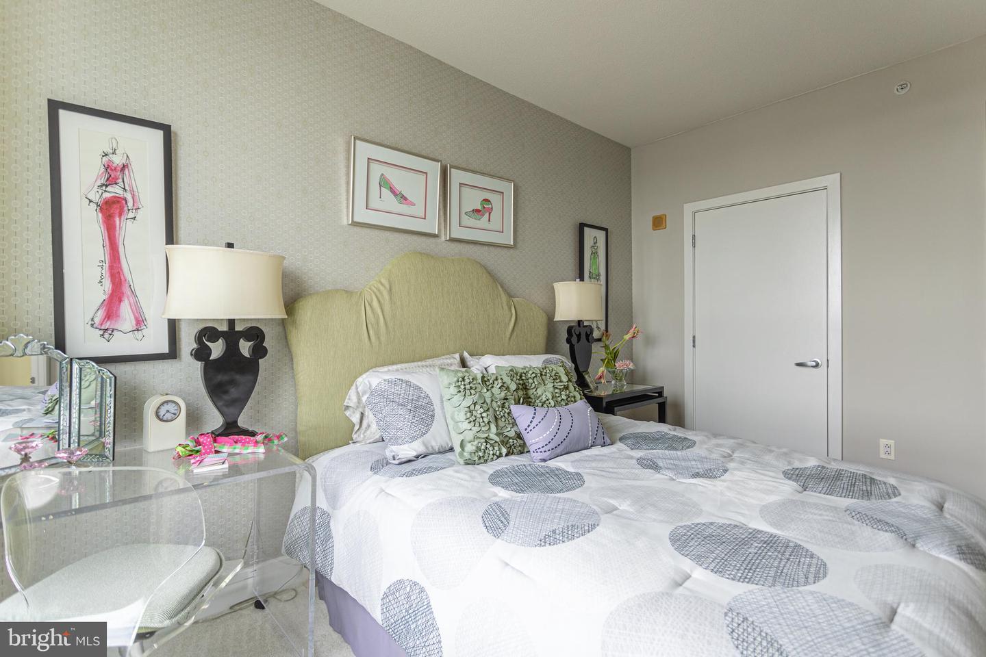 717 S Columbus Blvd #1113 Property Photo 23