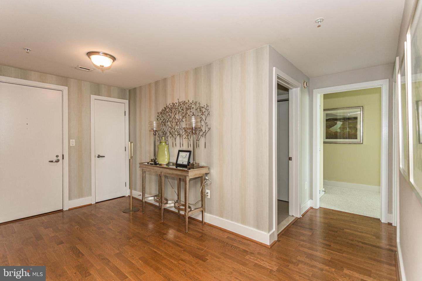 717 S Columbus Blvd #1113 Property Photo 24