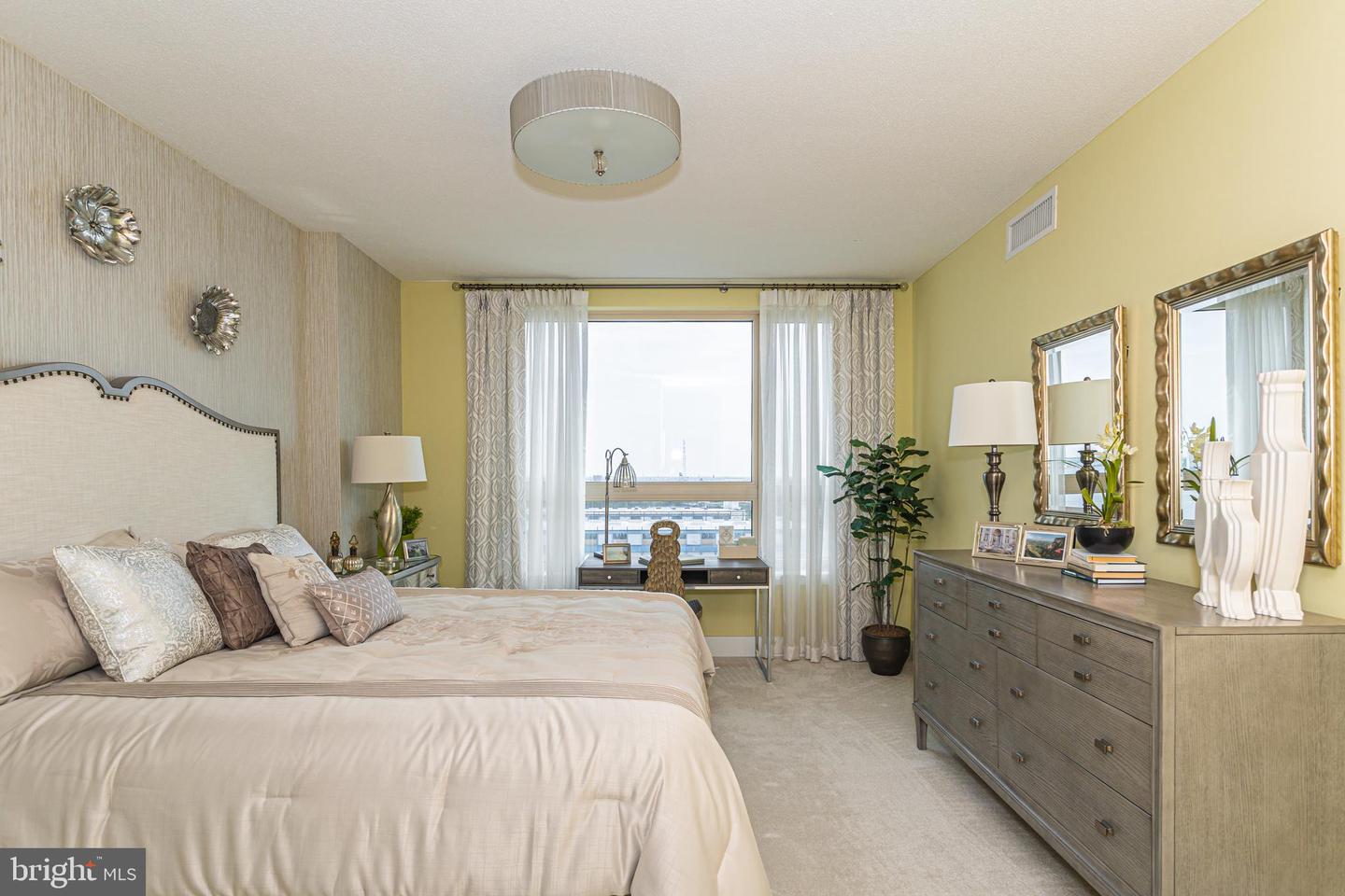 717 S Columbus Blvd #1113 Property Photo 25