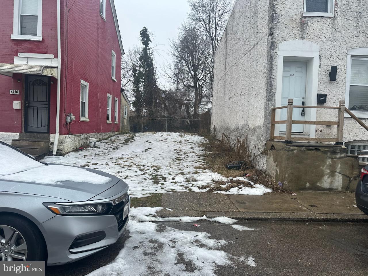 6152 N Lambert St Property Photo 2