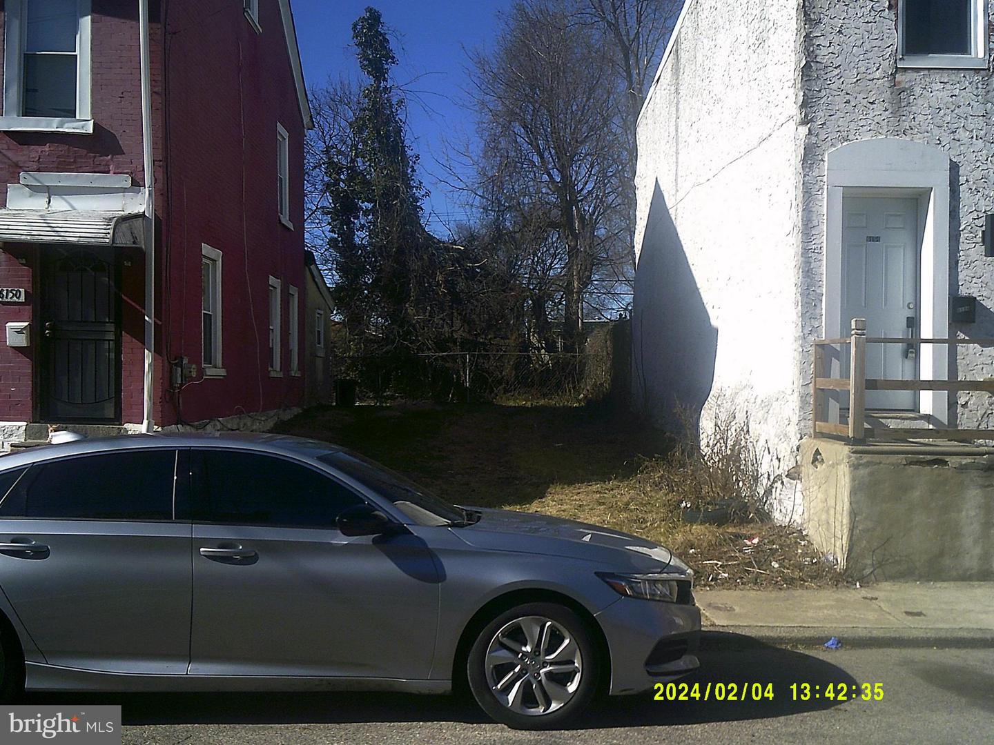 6152 N Lambert St Property Photo 4