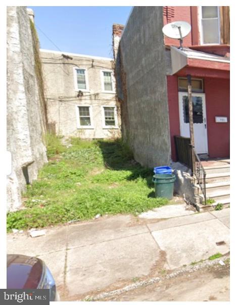 2123 W Somerset St Property Photo 3