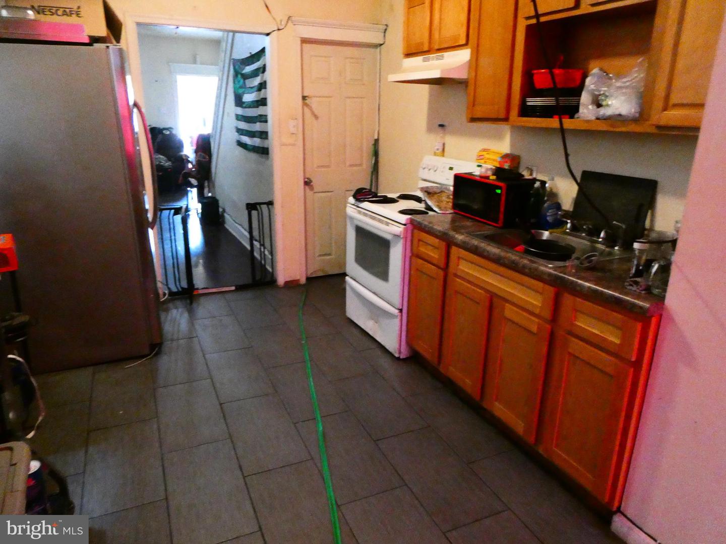 2069 Kingston St Property Photo 6