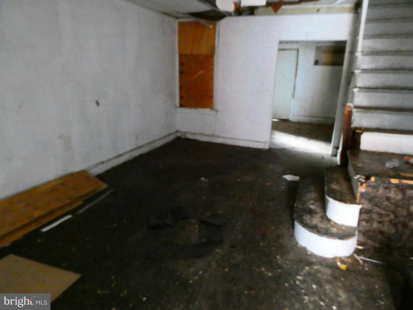 736 E Hilton St Property Photo 3