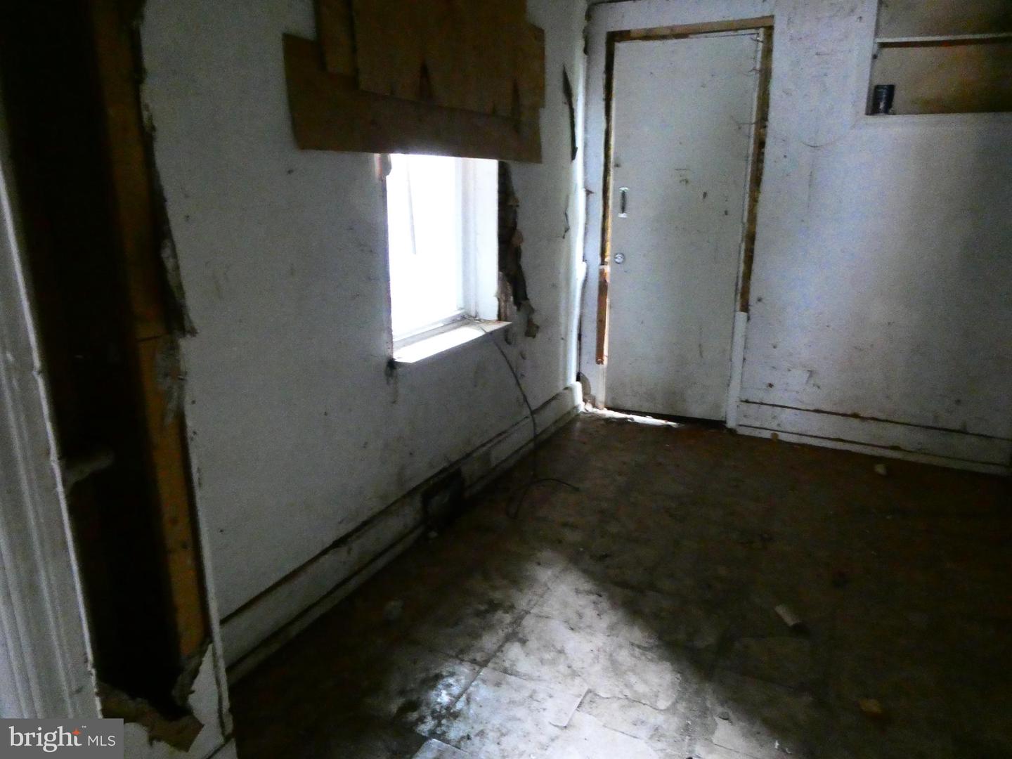 736 E Hilton St Property Photo 6