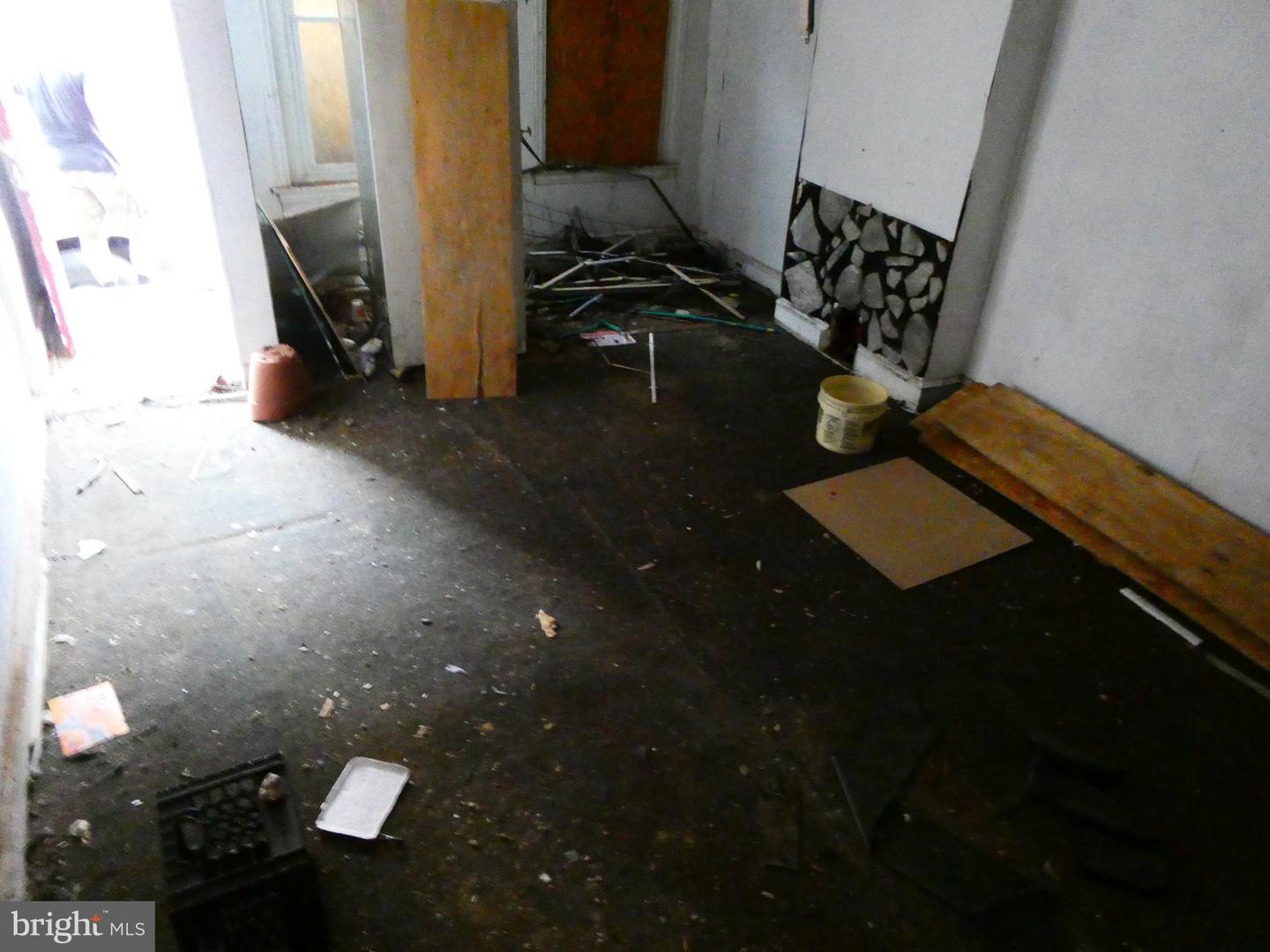 736 E Hilton St Property Photo 14